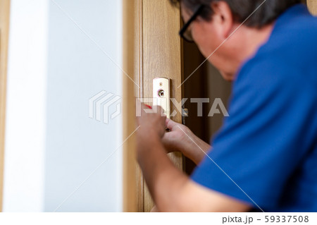 ドアノブの取り換え工事 59337508