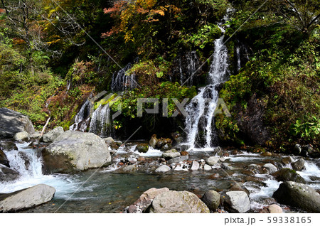 山梨県の吐竜の滝 59338165
