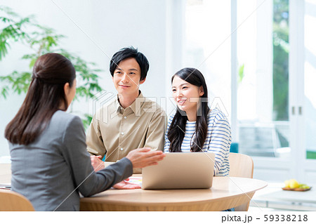 若い夫婦（相談） 59338218