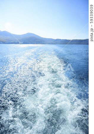洞爺湖 引き波(遊覧船からの眺め) 洞爺湖 引き波(遊覧船からの眺め) 59339039