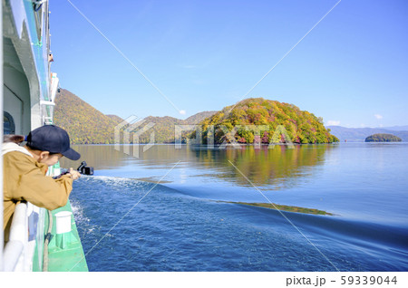 洞爺湖 中島 弁天島と遊覧を楽しむ観光客 洞爺湖 中島 弁天島と遊覧を楽しむ観光客 59339044