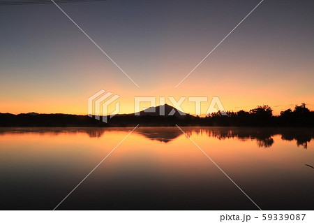 母子島遊水地からの筑波山の夜明け 母子島遊水地からの筑波山の夜明け 59339087
