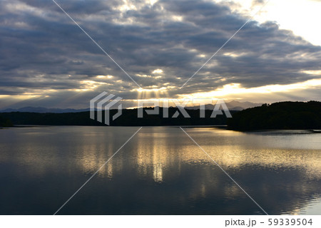 湖畔の夕暮れ 湖畔の夕暮れ 59339504