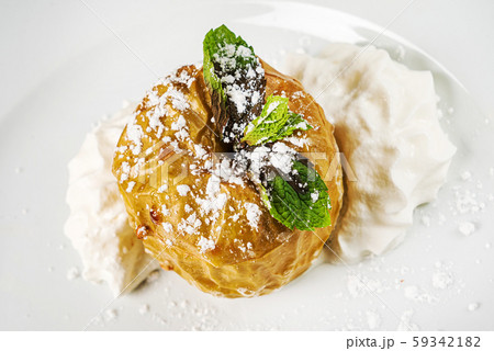 roasted apple with whipped cream 59342182