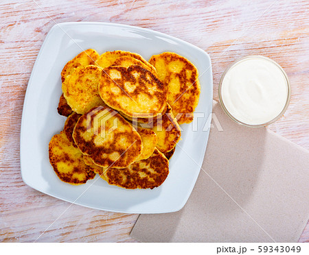 Appetizing cheesecakes on a plate 59343049