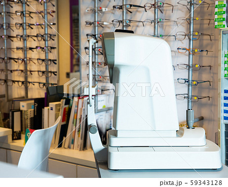 Auto refractometer in optical store 59343128