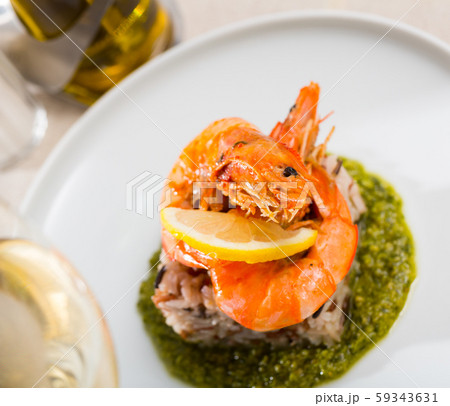 Shrimps on rice pillow 59343631