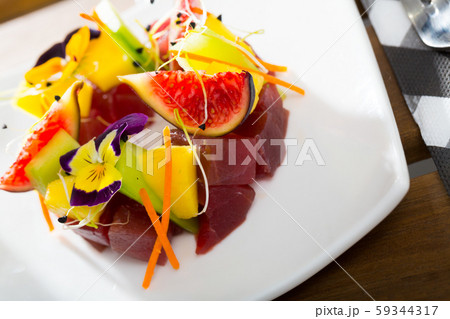 Tasty tartar with fresh tuna, figs, mango 59344317