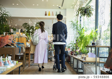 子連れ カップル 夫婦 買い物 子連れ カップル 夫婦 買い物 59348866