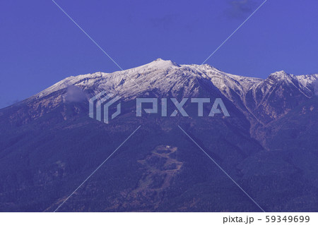 （長野県）旧飛騨街道・地蔵峠から望む、木曽の御嶽山 59349699