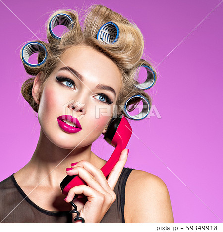 Young beautiful woman talking by a red vintage 59349918