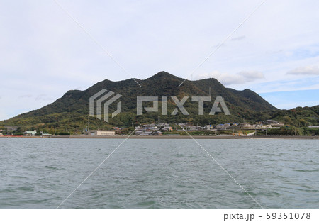 三野津湾から見る弥谷山、黒戸山、津嶋神社 三野津湾から見る弥谷山、黒戸山、津嶋神社 59351078