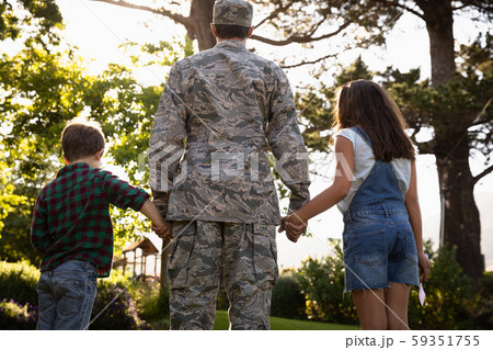 Soldier with kids Soldier with kids 59351755