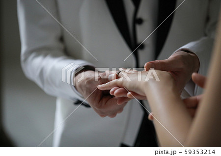 結婚式　指輪交換 59353214