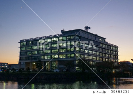 夕暮れ時の島根県庁本庁舎 夕暮れ時の島根県庁本庁舎 59363255