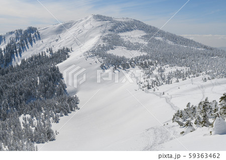 西吾妻山から見た西大巓 59363462