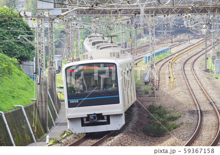 新百合ヶ丘駅付近を往来する電車 59367158