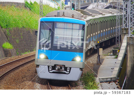 新百合ヶ丘駅付近を往来する電車 59367183