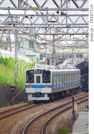 新百合ヶ丘駅付近を往来する電車 新百合ヶ丘駅付近を往来する電車 59367219