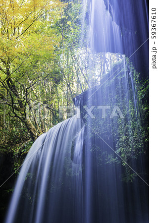 秋の色に染まる鍋ヶ滝 秋の色に染まる鍋ヶ滝 59367610