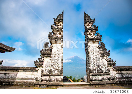 Heaven Gate in Lampang Temple, Bali, Indonesia - Stock Photo [59371008] -  PIXTA