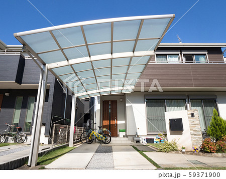 住宅のカーポート 59371900