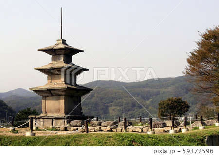 アンティーク 遺物 石塔 59372596