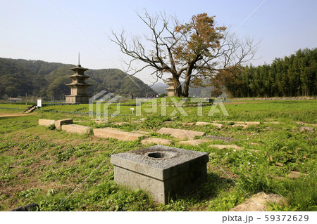 アンティーク 遺物 石塔 59372629