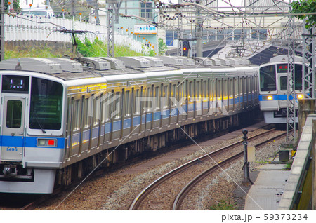 新百合ヶ丘駅付近を往来する電車 新百合ヶ丘駅付近を往来する電車 59373234
