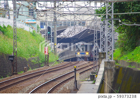 新百合ヶ丘駅付近を往来する電車 新百合ヶ丘駅付近を往来する電車 59373238