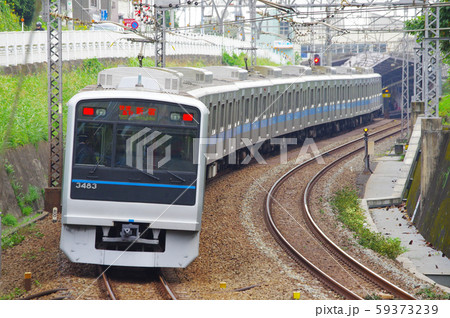 新百合ヶ丘駅付近を往来する電車 新百合ヶ丘駅付近を往来する電車 59373239