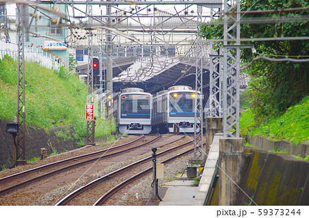 新百合ヶ丘駅付近を往来する電車 新百合ヶ丘駅付近を往来する電車 59373244
