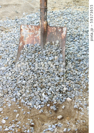 砂利を敷く 59373655
