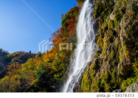 紅葉の天滝渓谷の写真素材