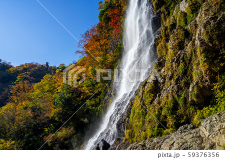 紅葉の天滝渓谷の写真素材