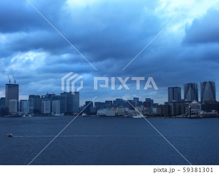 Summer Sunset Rainbow Bridge in Tokyo 59381301