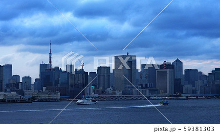 Summer Sunset Rainbow Bridge in Tokyo 59381303