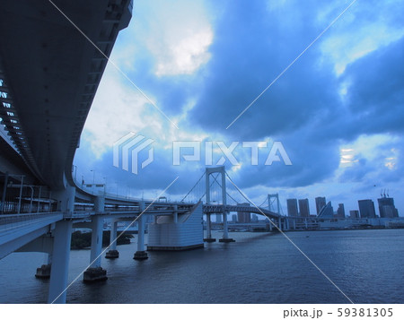 Summer Sunset Rainbow Bridge in Tokyo 59381305