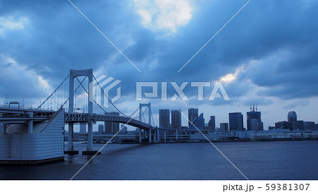 Summer Sunset Rainbow Bridge in Tokyo 59381307