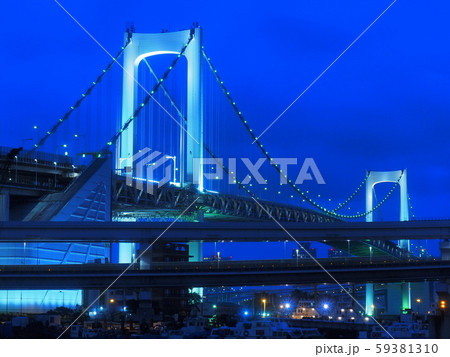 Summer Sunset Rainbow Bridge in Tokyo 59381310