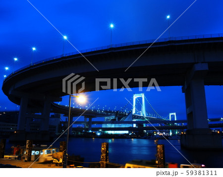 Summer Sunset Rainbow Bridge in Tokyo 59381311