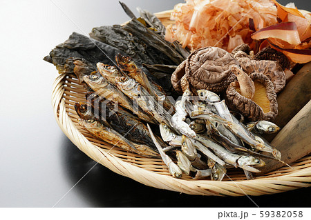 昆布、焼きあご、煮干し、乾しいたけ、鰹削り節、枯本節 59382058