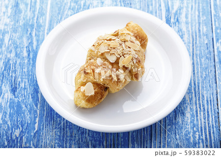 croissant in a plate croissant in a plate 59383022