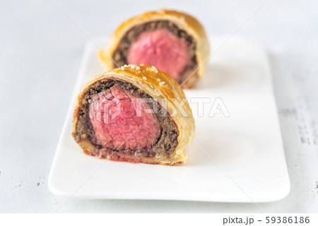Portion of beef Wellington 59386186
