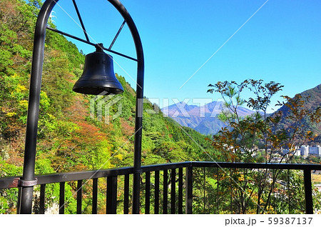 鬼怒川温泉　鬼怒楯岩展望台の縁結びの鐘 59387137