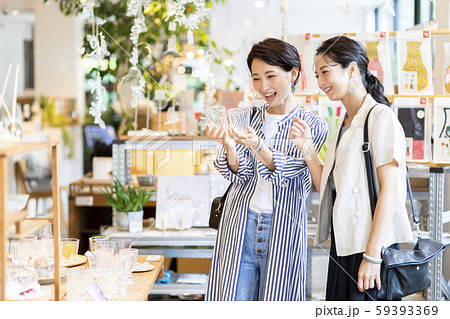 買い物　ショッピング 59393369