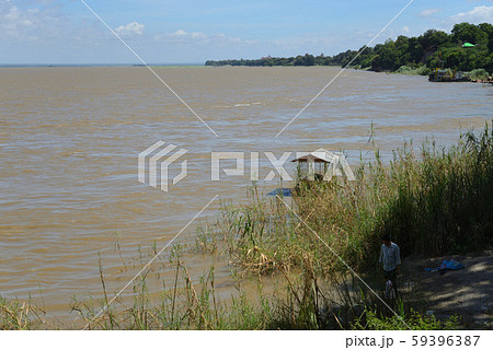 エーヤワディー川 ミャンマー バガン の写真素材