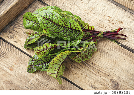 Raw sorrel leaves 59398185