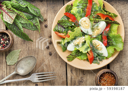 Healthy green salad 59398187