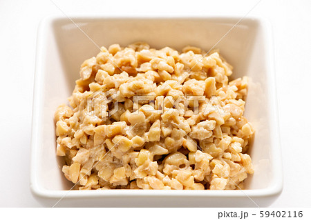 ひきわり納豆。(白バック) 59402116